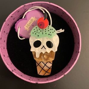 Erstwilder spooky ice cream cone